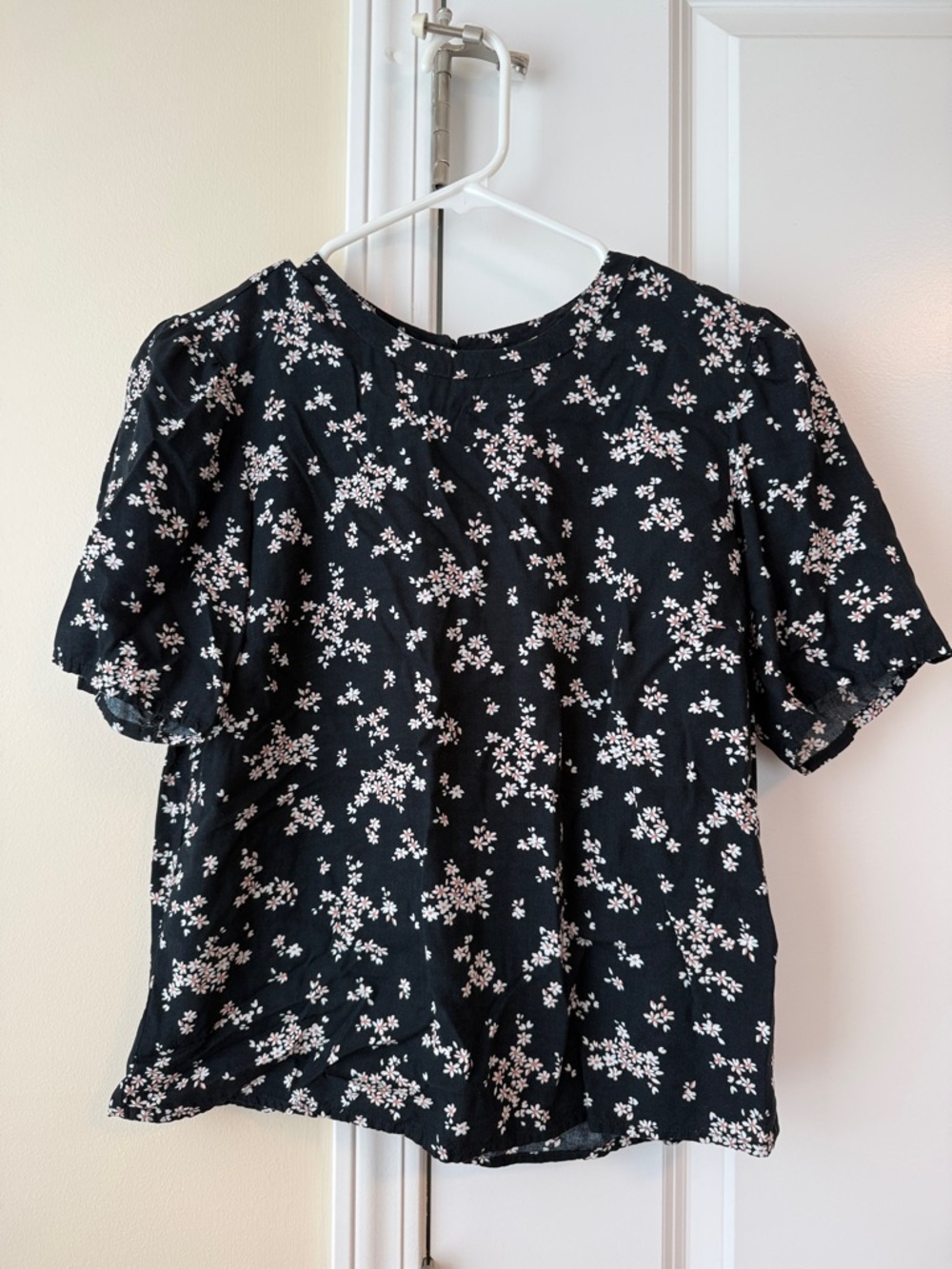 Abercrombie & Fitch Black Floral Puff-Sleeve Blouse